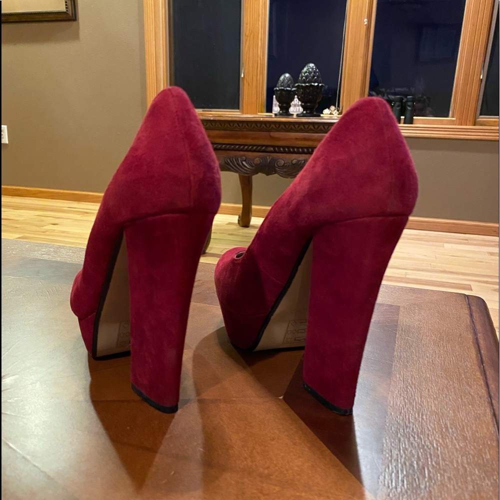 Red, Suede Heels 👠 from Aldo.